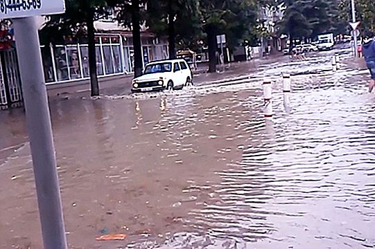 Potvyniai Tuapse mieste - priežastys ir kraštutiniai atvejai