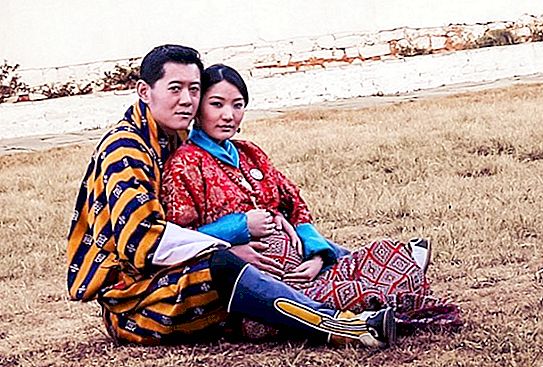 A gift to the King of Bhutan: on the day of his 40th birthday, citizens are encouraged to plant trees, pick up a stray dog ​​or recycle garbage