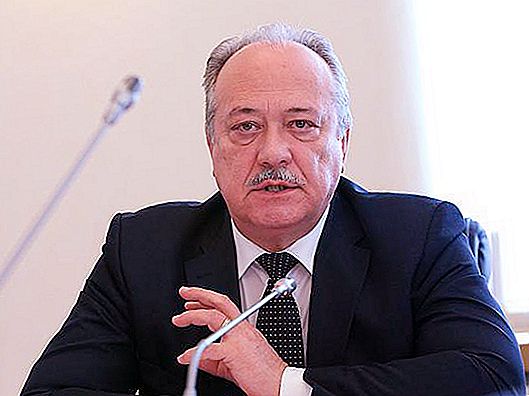 Roslyak Yuri Vitalyevich - salah satu spesialis terbaik di ekonomi Rusia
