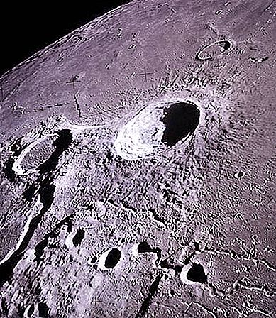 Espace inconnu: la vie sur la lune