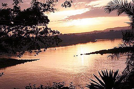 Lac Tana: situation géographique, origine du creux, monuments historiques et naturels
