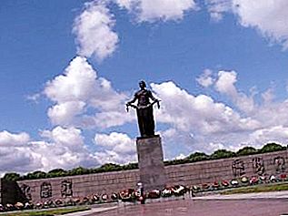 Piskarevsky μνημείο στην Αγία Πετρούπολη: μια μνήμη που είναι πάντα μαζί μας
