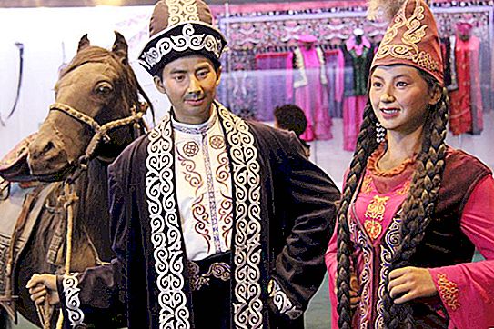Казахите са обичаи, външен вид със снимки, национални носии, ежедневие, езикова група и историята на хората