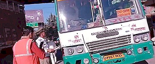 O indiano estava insatisfeito com o trabalho da polícia de trânsito e recebeu permissão para controlar o trânsito por duas horas