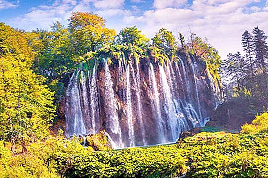 世界で最も美しい滝：リスト、名前、自然、レビュー