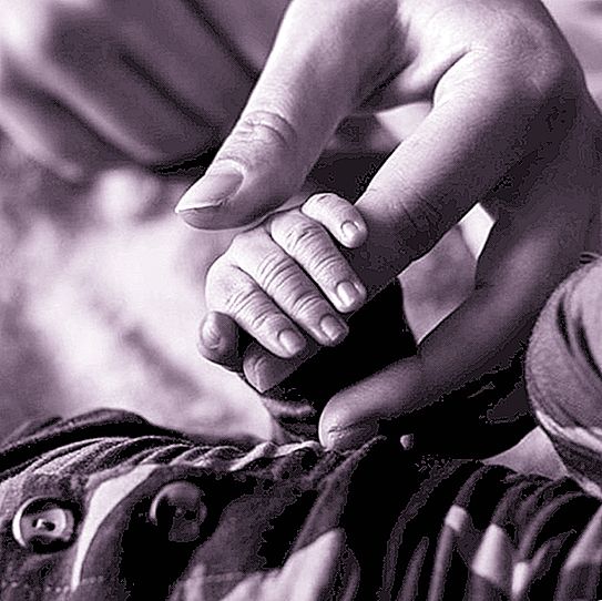 La famosa modella Ashley Graham ha mostrato la prima foto del figlio appena nato, nato a gennaio