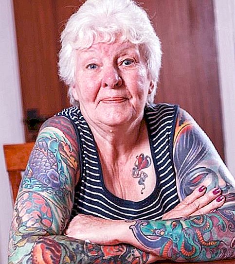 Los abuelos muestran cómo se ven los tatuajes en la vejez (foto)
