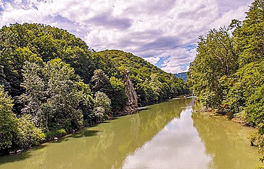 Psekups River: Quelle, Mündung, Siedlungen, Nebenflüsse