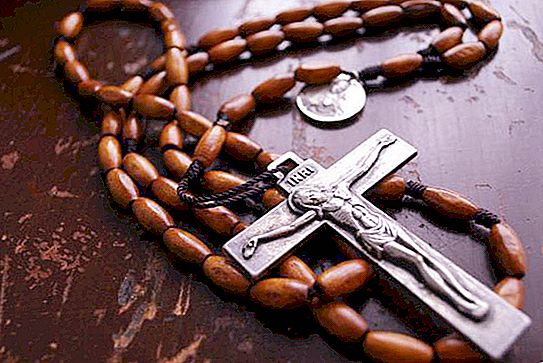 Come torcere un rosario? Tre modi