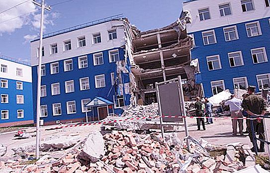 鄂木斯克的营房倒塌。 悲剧的起因和对之负责的人