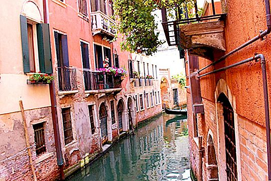 Știți cum sunt amenajate canalizările în Veneția?