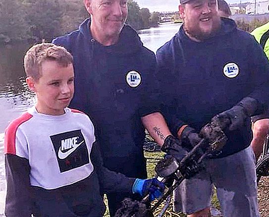 El eco de la guerra: un niño y su padre atraparon una ametralladora durante una "pesca" con un imán gigante