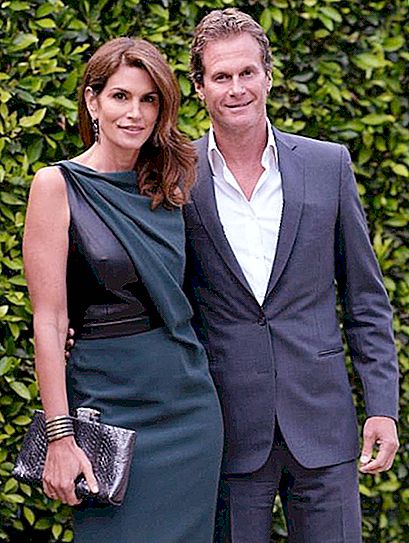 Is Cindy Crawford's daughter so beautiful as her mother?
