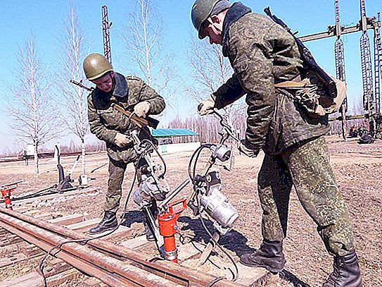 Ang likuran ng Sandatahang lakas ng Russian Federation. Ang likurang istraktura ng Armed Forces