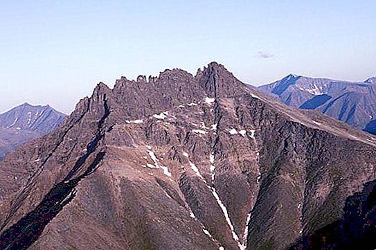 マナラーガは亜寒帯ウラル山脈です。 説明、高さ、場所、興味深い事実