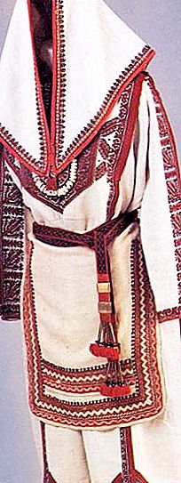 Traditioneel Mari-kostuum (foto)