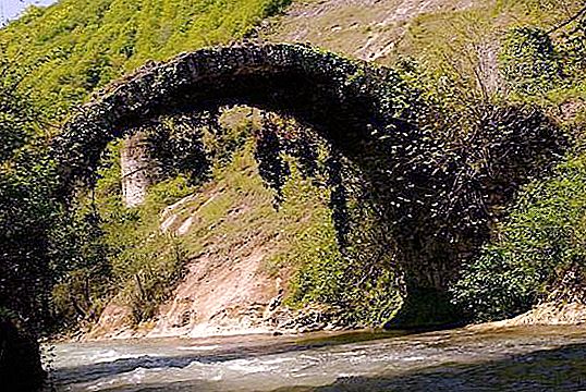 Beslet bridge er en av de mest uvanlige severdighetene i Abkhazia