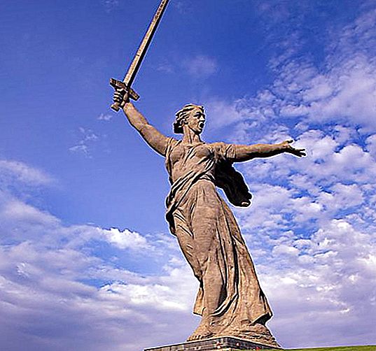 De hoogte van het "moederland" (sculpturen). Geschiedenis van het monument