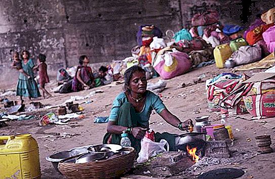 ムンバイのスラム街での生活：写真