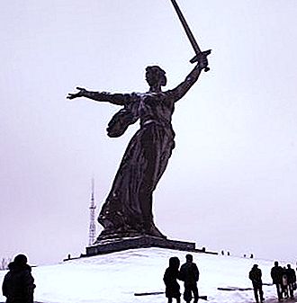 ヴォルゴグラードの「祖国」-偉大な戦いを称える記念碑