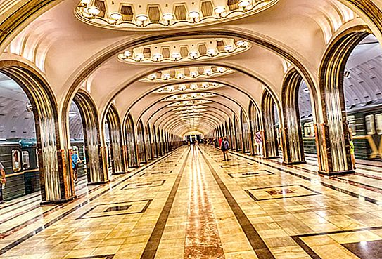 Tunnelplan med stationer under uppförande i Moskva