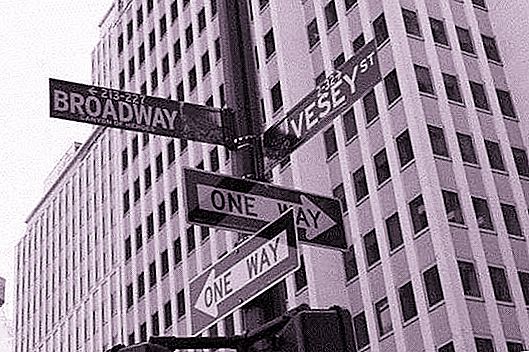 Το θρυλικό Broadway είναι ο κεντρικός δρόμος των αμερικανικών μιούζικαλ