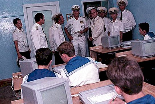Mornarica: časnička odora (foto)