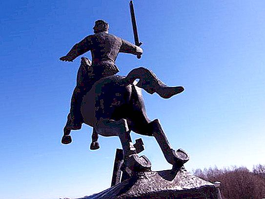 Monumento da grande vitória em Novgorod