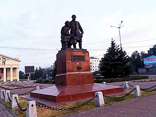 Monument voor de Cherepanovs, Nizhny Tagil: beschrijving, geschiedenis en interessante feiten