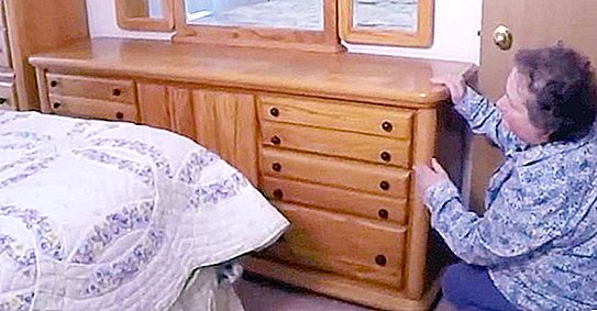 En kvinna köpte ett sovrum med en försäljning. Hon hittade ett hemligt fack i honom