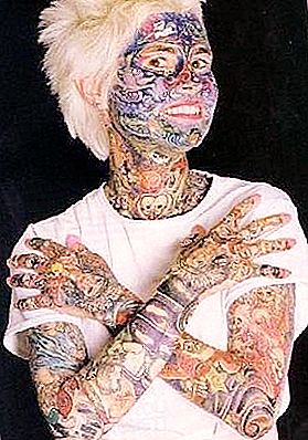 Джулия Гнуз: неволно татуировки