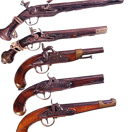 Pistol flintlock antik: jarak tembak dan foto
