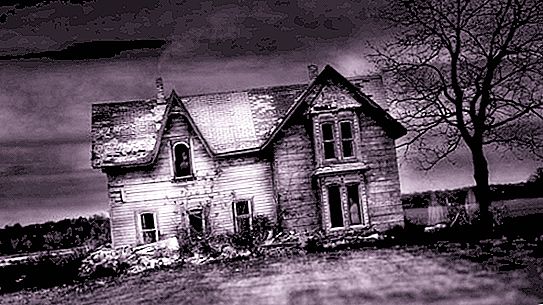 On the Turns of History: Abandoned Houses