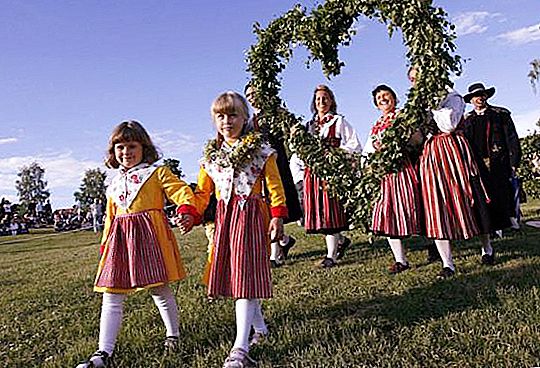 ما هي الأعياد السويدية التي يتم الاحتفال بها عادة في بلد أسبوع عمل 40 ساعة؟