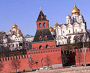Turnul Taynitskaya al Kremlinului din Moscova: anul construcției și fotografie